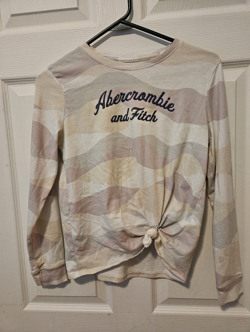 Abercrombie & Fitch Beige and Pale Pink Camo Knot-Front Long Sleeve Tee